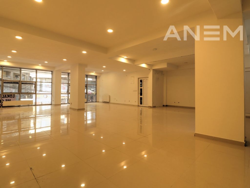 Zyre me qira 131m² në Qendër 4