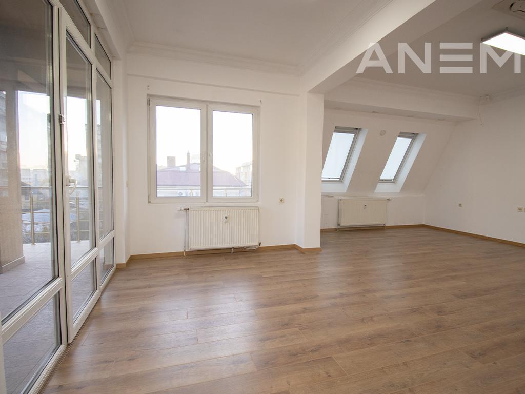 Zyre me qira me 5 hapësira pune në Qendër 2