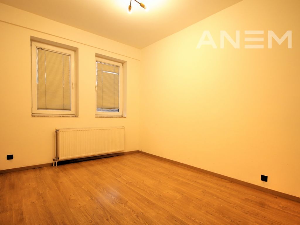 Zyre me qira me 2 hapësira pune në Pejton 3