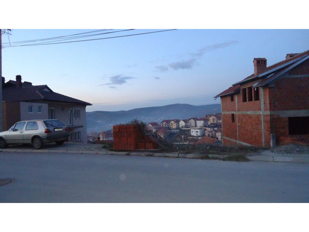 Toke per shitje 4.8ari ne lagjen e Vneshtave