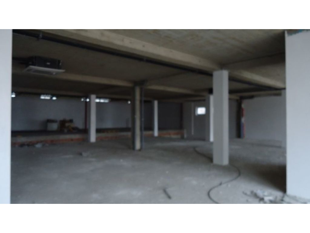 Objekt me qira 1000m² në Arbëri 2