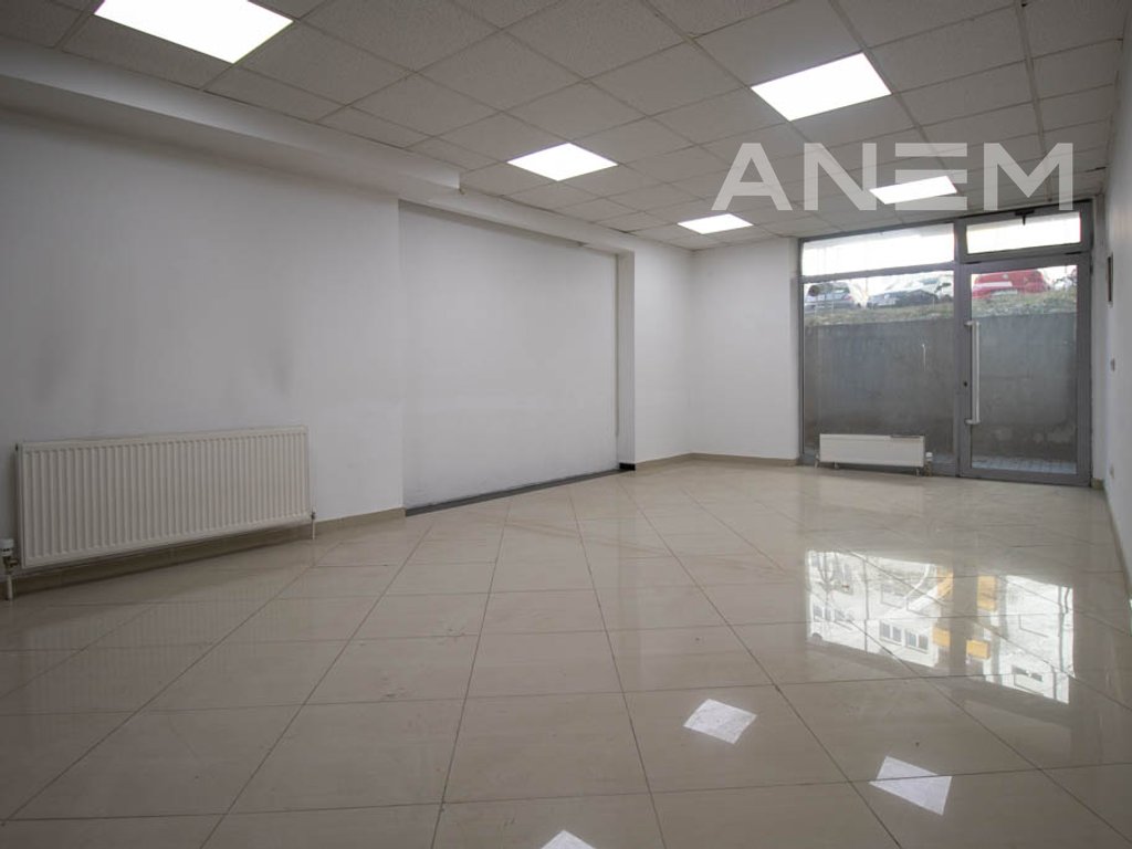 Lokal me qira 160m² në lagjen Lakrishtë 4