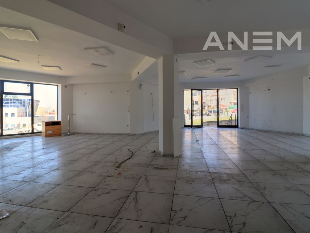 Objekt me qira 3200m2 ne Qender