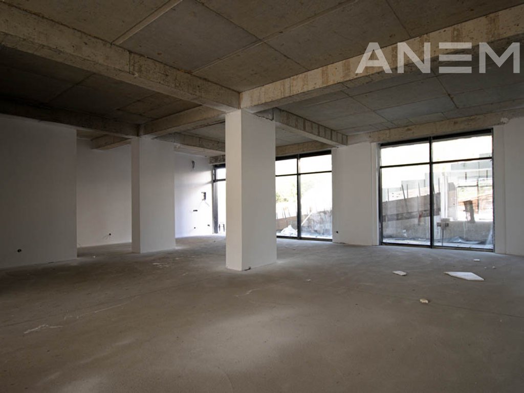 Lokal në shitje me sipërfaqe prej 138.46m² në Mati 1