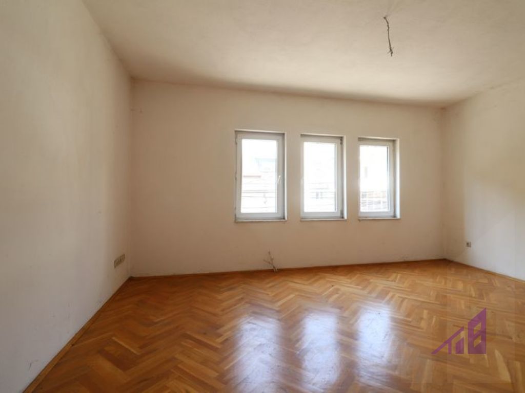 Shtëpi/Zyre me qira 500m² në Qendër