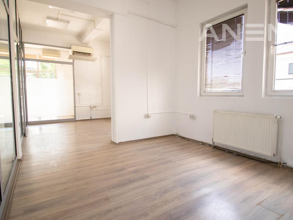 Lokal me qira 150m² në Qendër 3