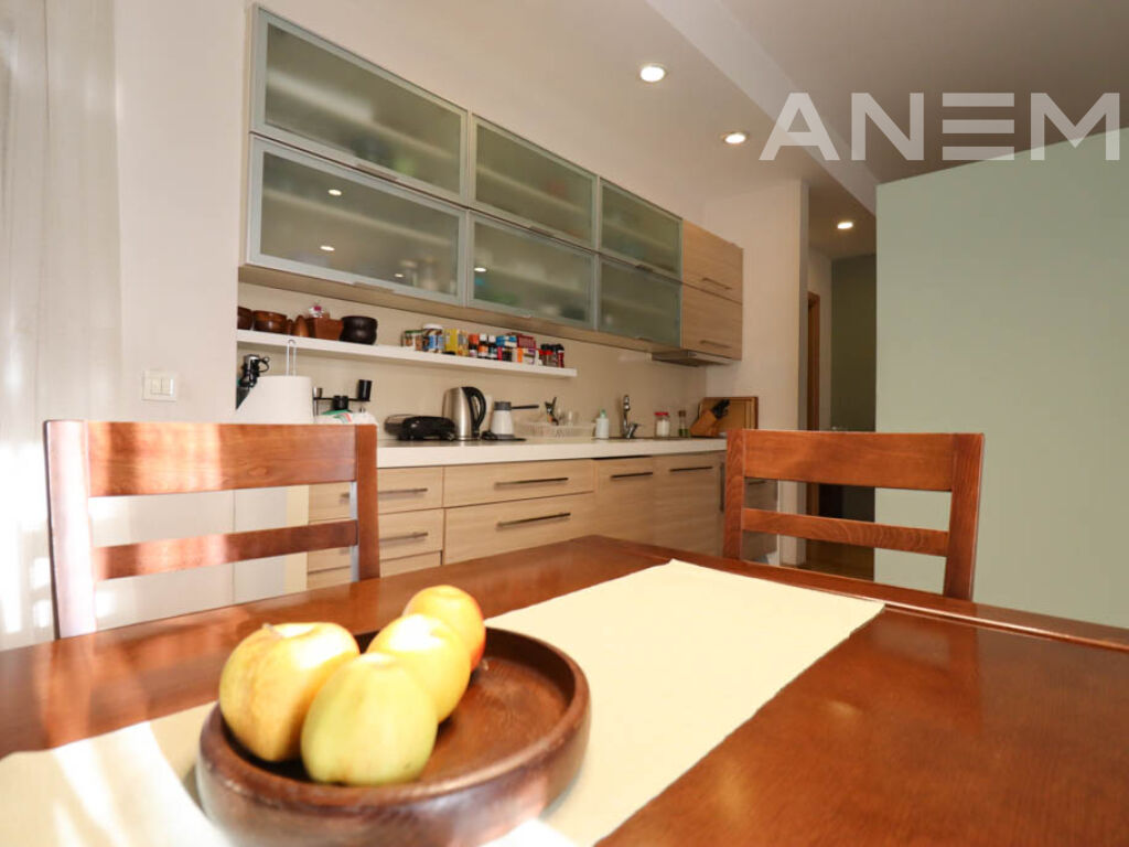 Duplex në shitje 192m² në Qendër 3