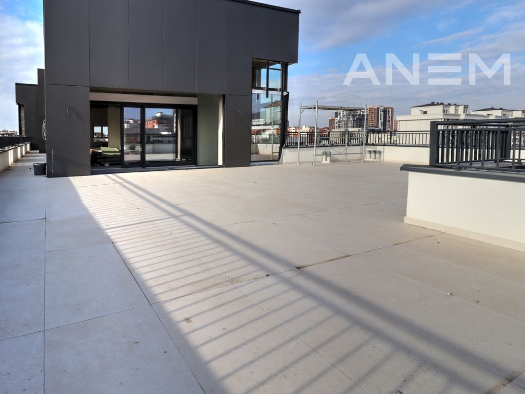 Penthouse në shitje 278.67m2 banim dhe terasë 140m2 në lagjen Mati 1 - Rruga C