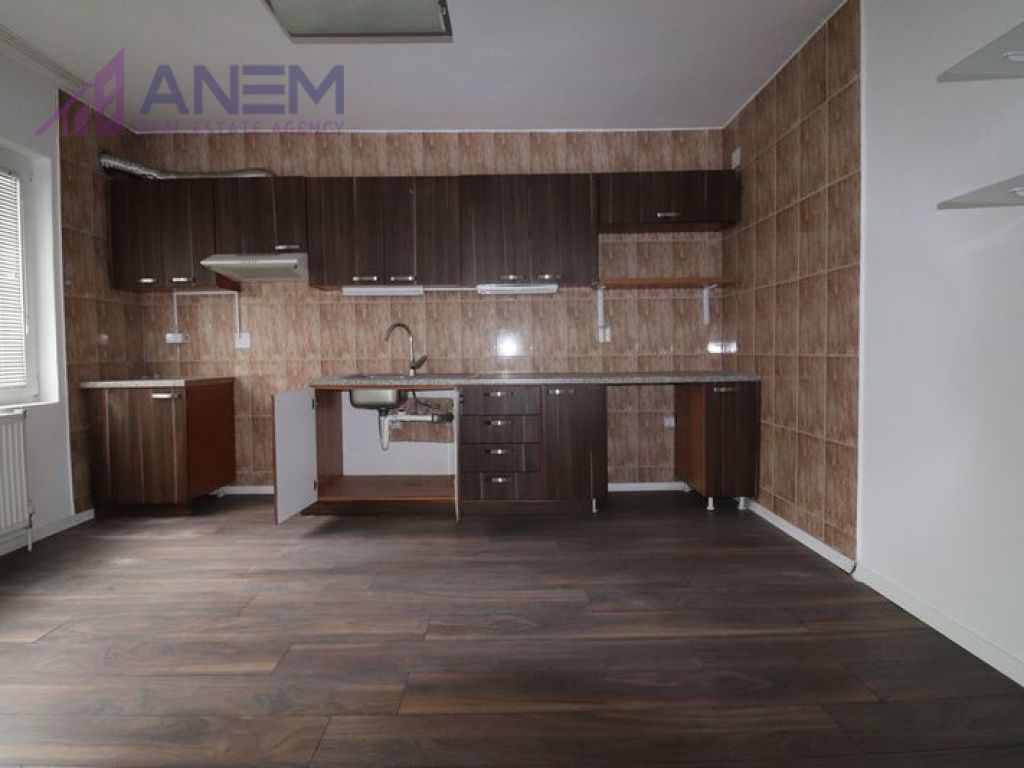 Shtëpi me qira 600m² në Arbëri 4