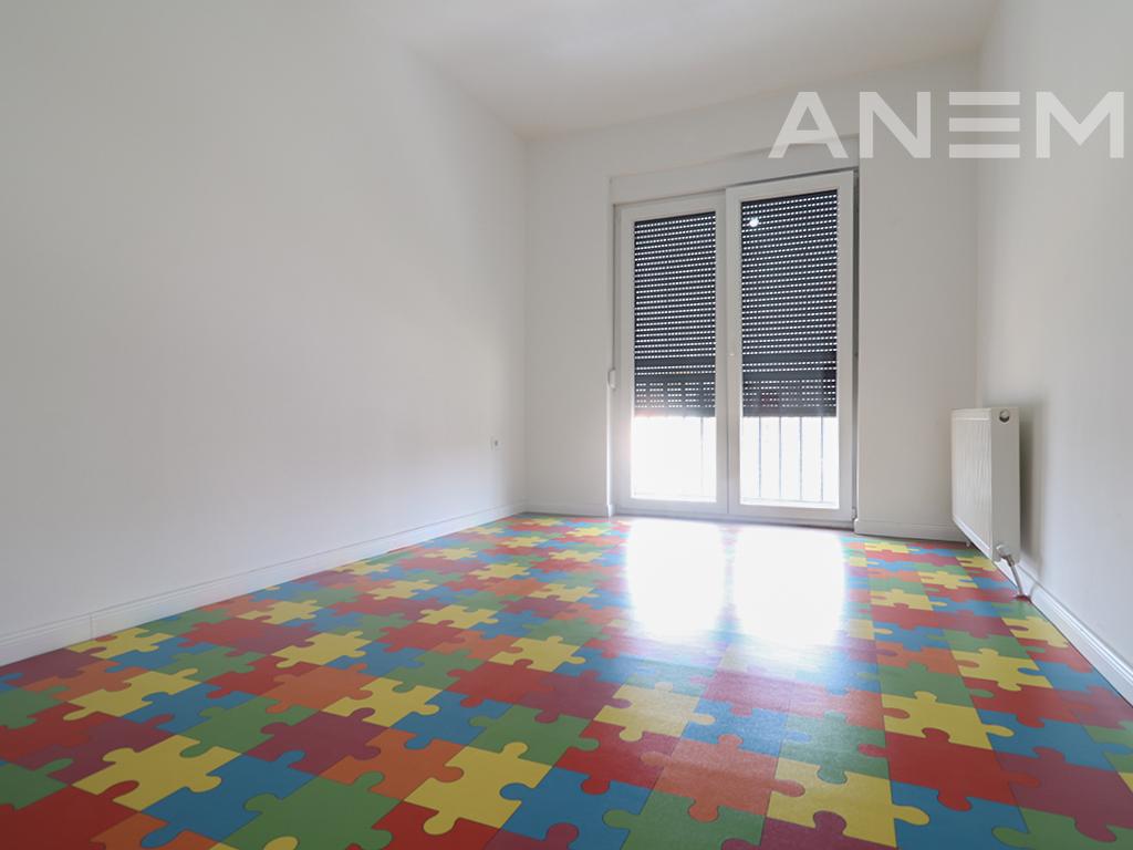 Banesë në shitje 95m² në Arbëri 4