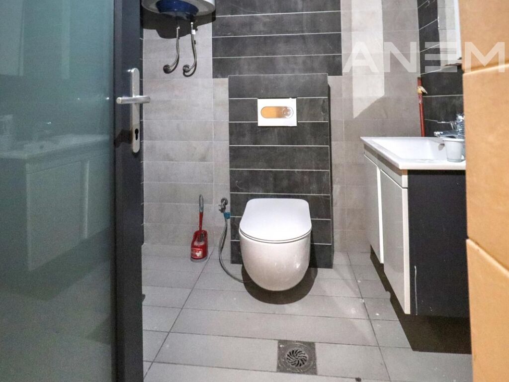 Zyre me qira 208m² në lagjen Arbëria 3