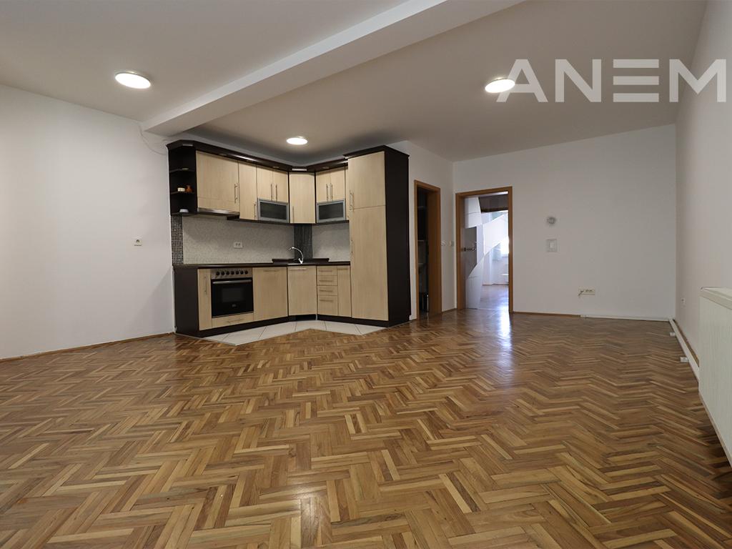 Zyre me qira 350m² në lagjën Dardania 3