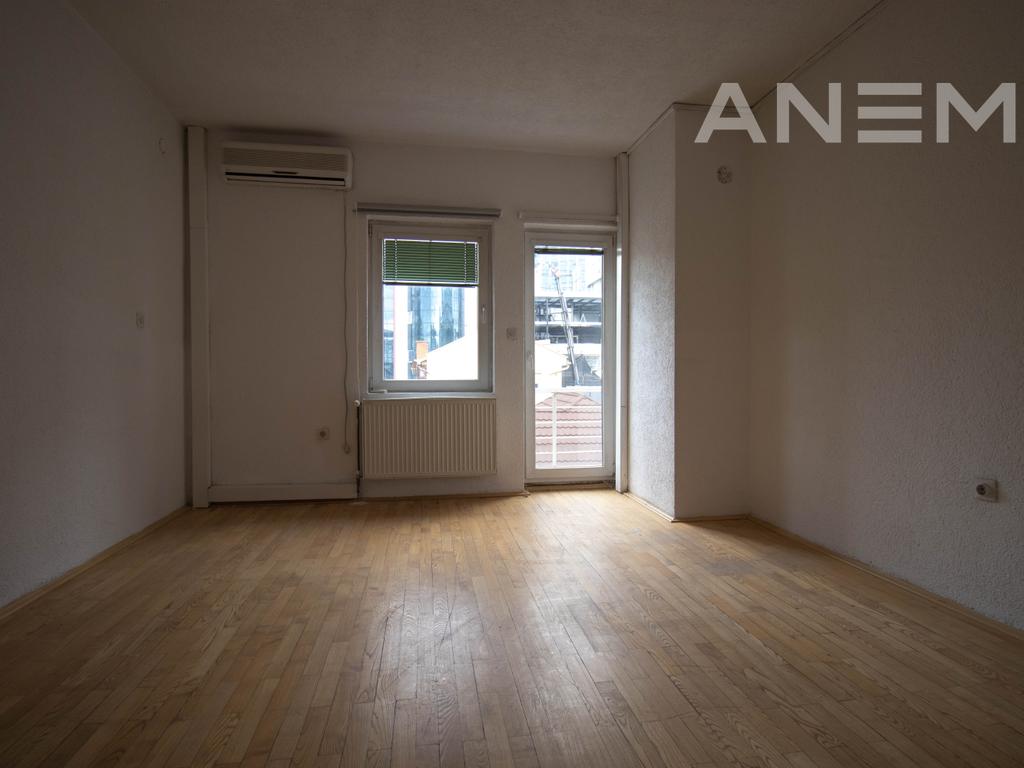 Zyre me qira me 20 hapësira pune në Pejton 3