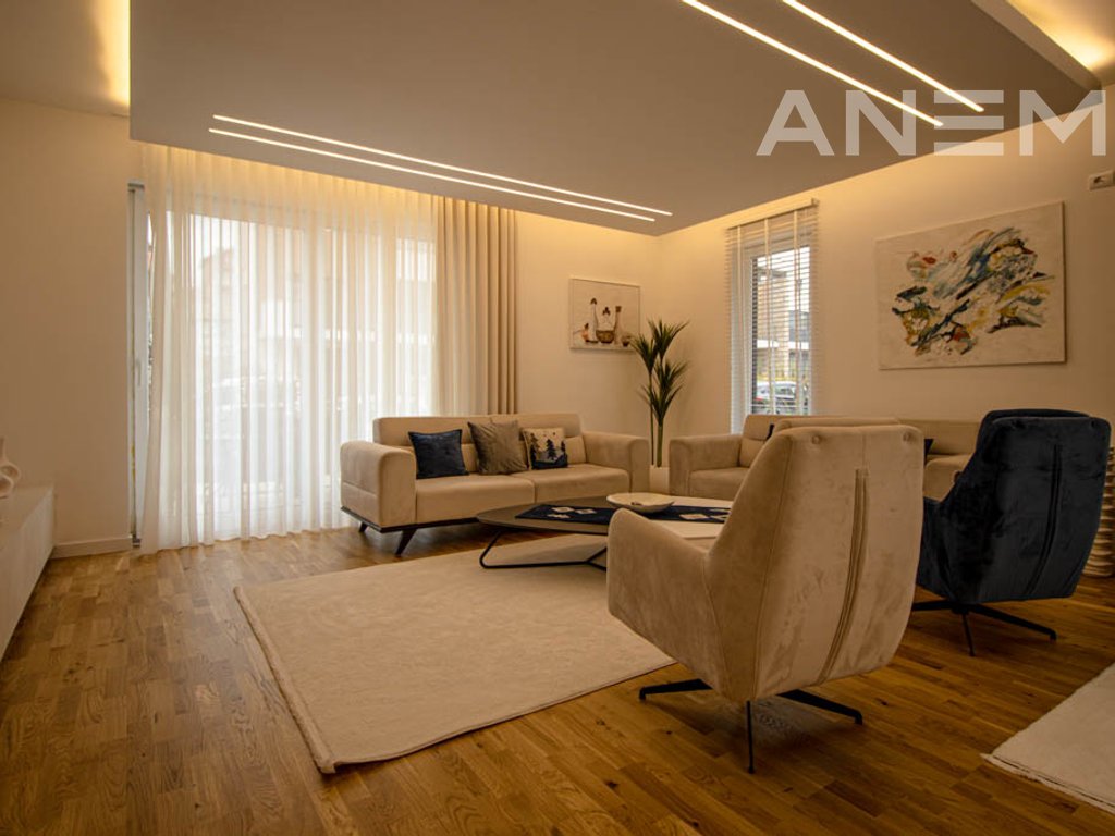 Shtëpi me qira 328m² në Zllatar 3