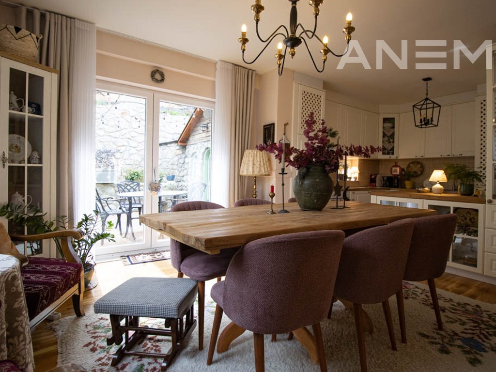 Shtëpi me qira 190m² në Sofali 3