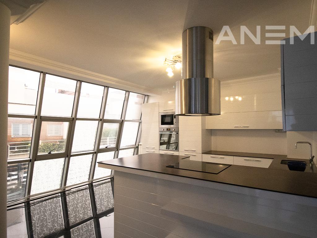 Shtëpi me qira 400m² në Veternik 3