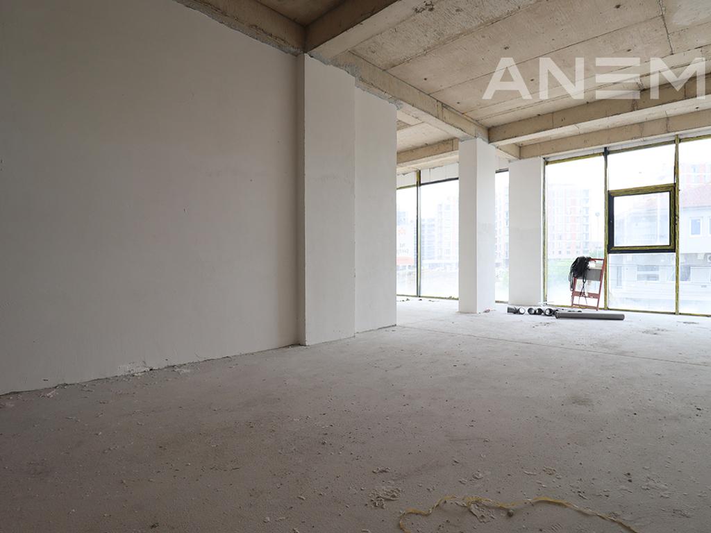 Lokal në shitje 213.18m² në Veternik 4