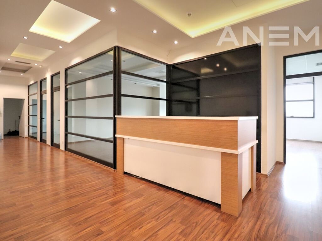 Zyre me qira 217.51m² në rrugën Prishtinë - Fushë Kosovë 4