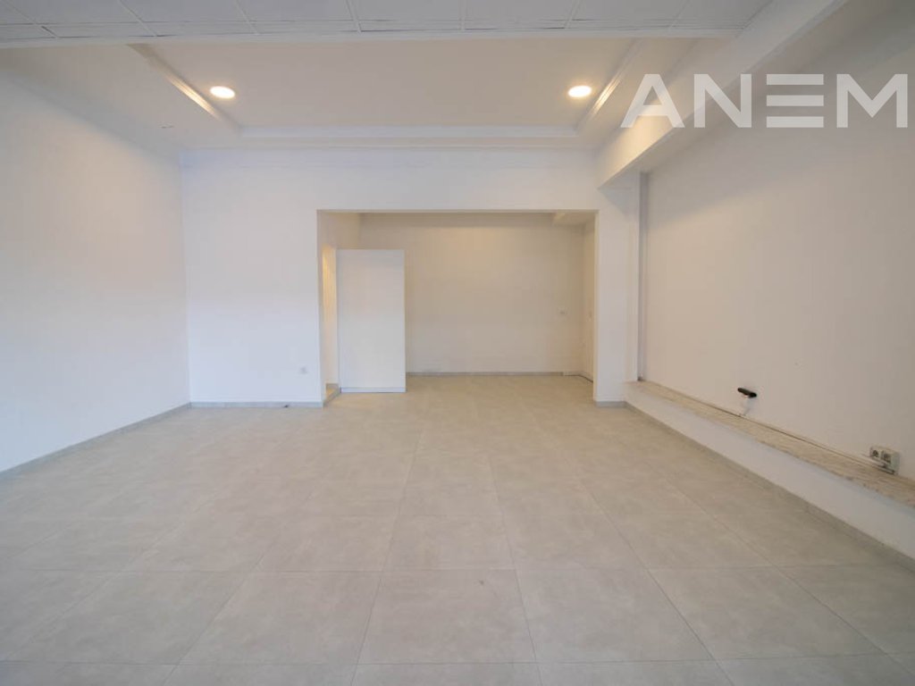 Lokal me qira 48m² në Qendër