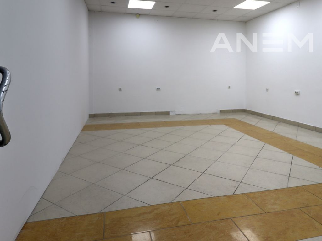 Lokal me qira 30m² në Arbëri