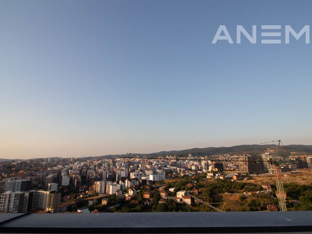 Penthouse në shitje 190m² + 80m² tarracë në lagjen Prishtina e Re