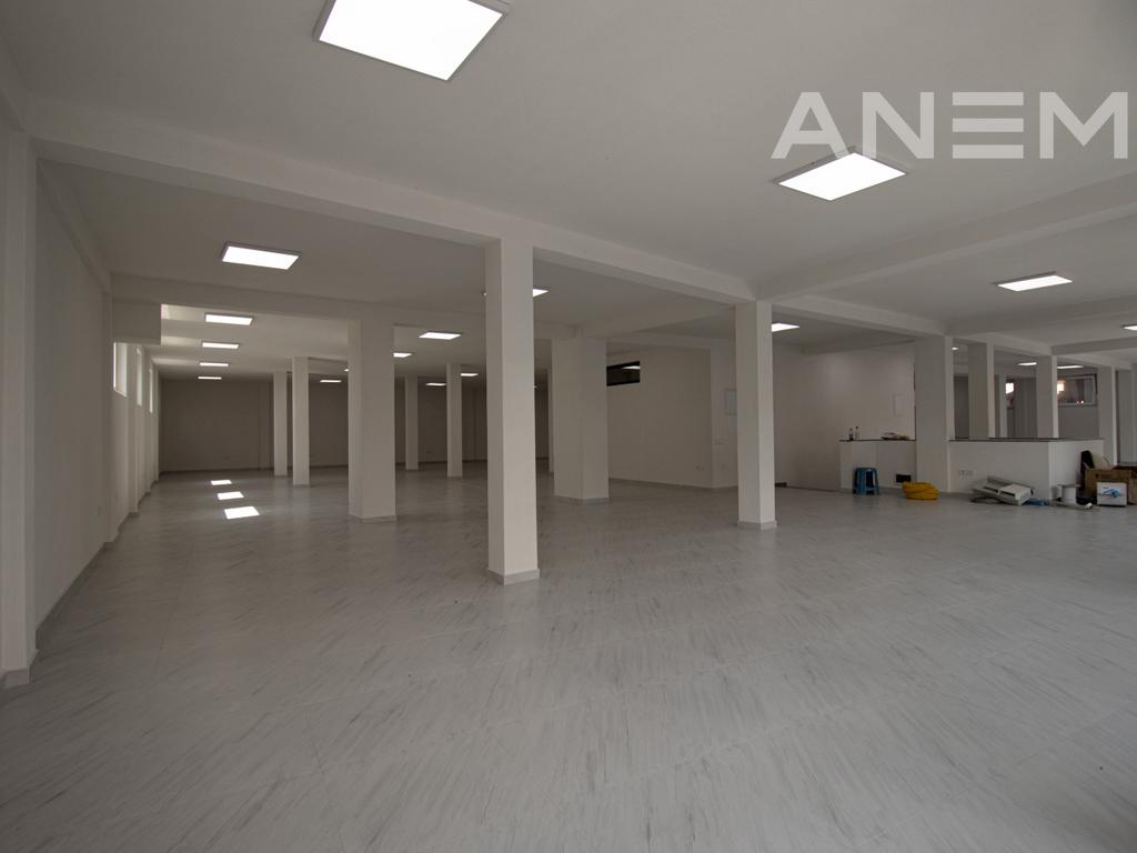 Objekt me qira 2800m² në Bregun e Diellit 2