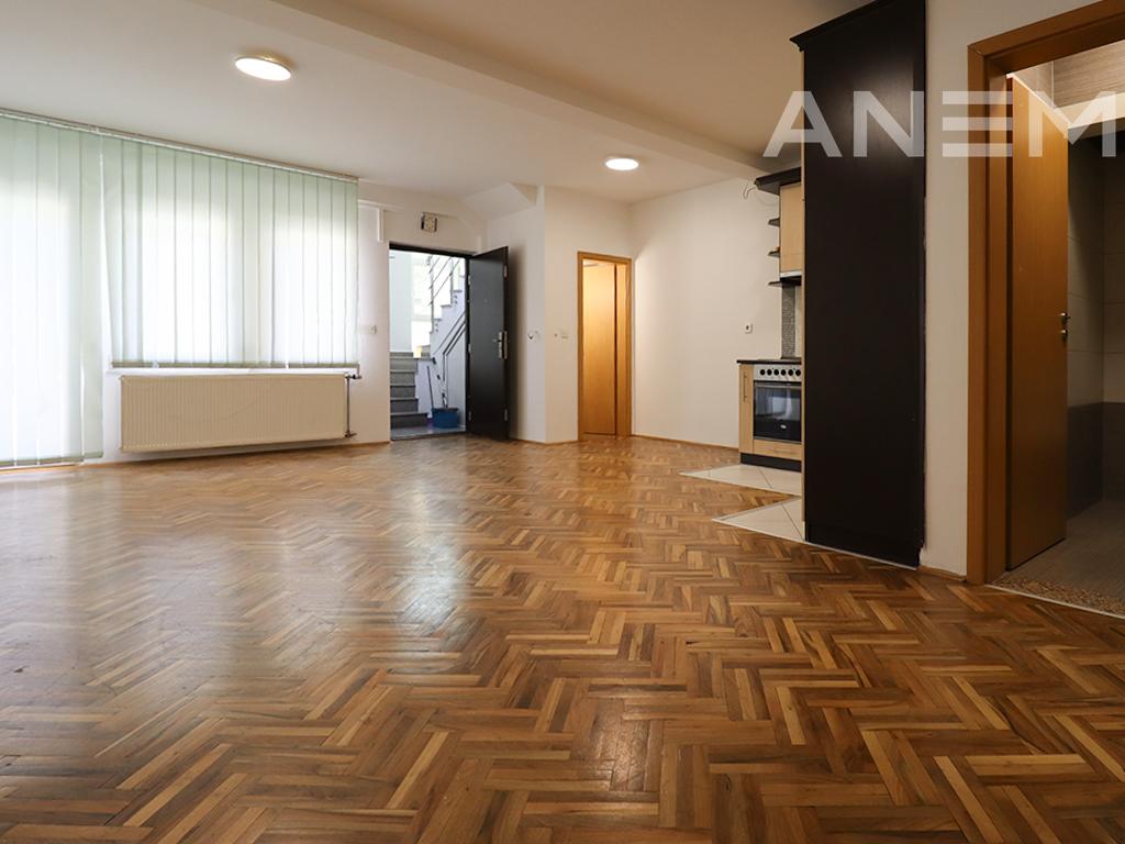 Zyre me qira 350m² në lagjën Dardania 4