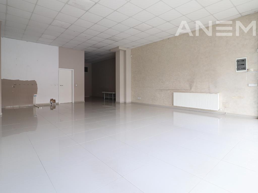 Lokal me qira 102m² në Rrugën B 4