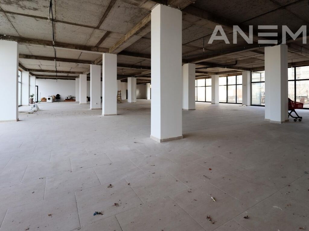 Lokal me qira 630m2 në Fushë Kosovë