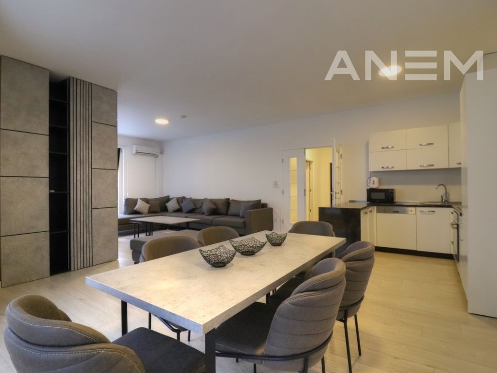 Penthouse me qira me 2 dhoma gjumi në Qendër 3