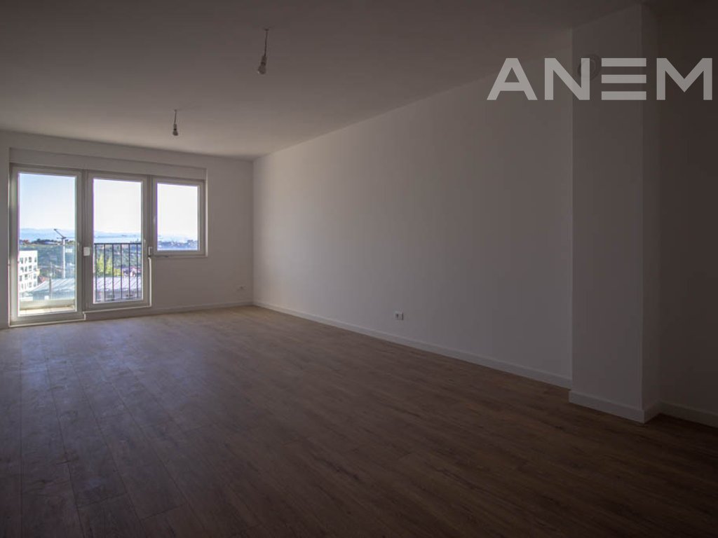 Zyre me qira me 3 hapësira pune në lagjen Mati 1
