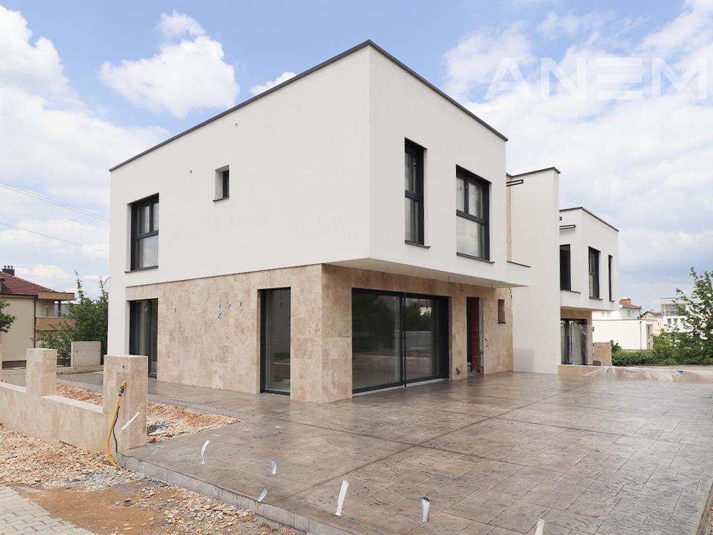 Dy shtëpi në shitje 340m² në Çagllavicë