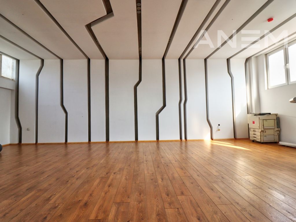 Zyre me qira 270m2 në rrugën Ilaz Kodra 3
