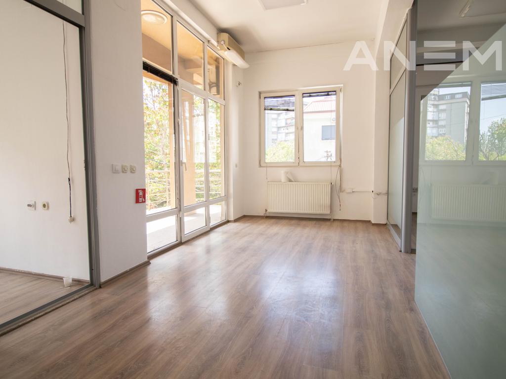 Lokal me qira 150m² në Qendër 4