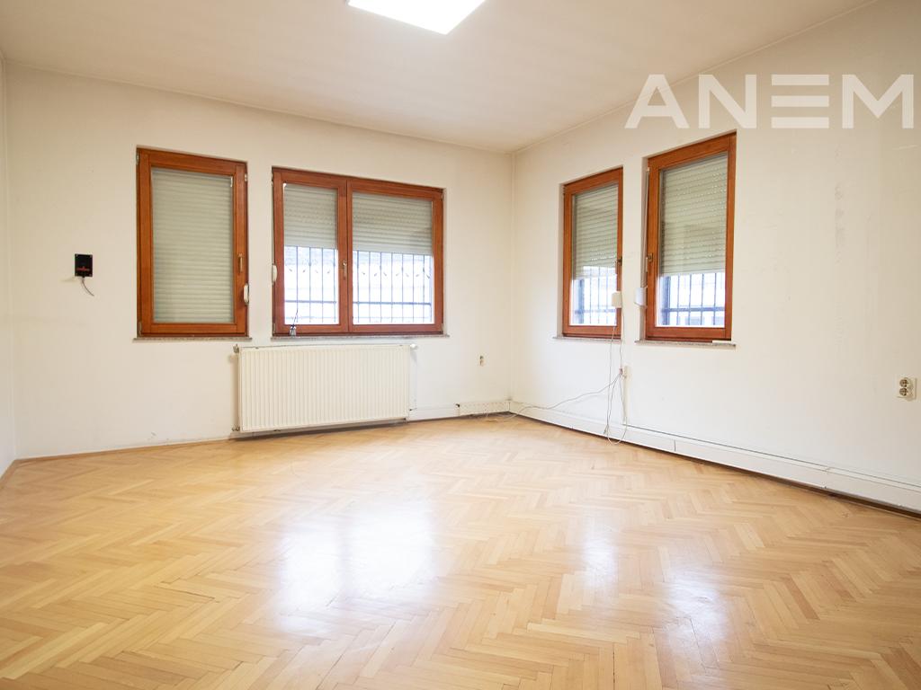 Zyre me qira 360m² në lagjen Arbëri