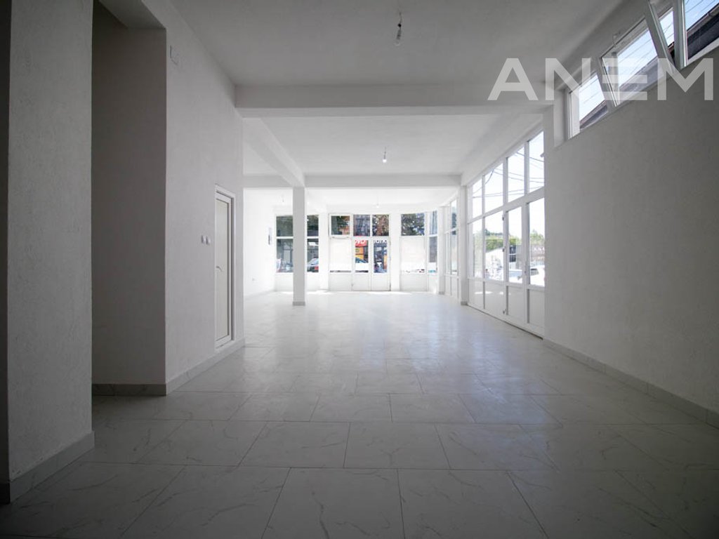 Lokal me qira 120m² në Qendër 2