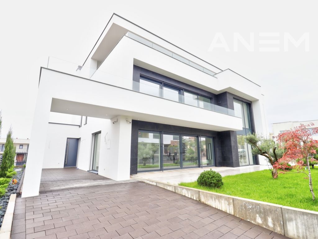 Shtëpi me qira 600m² në Veternik 2