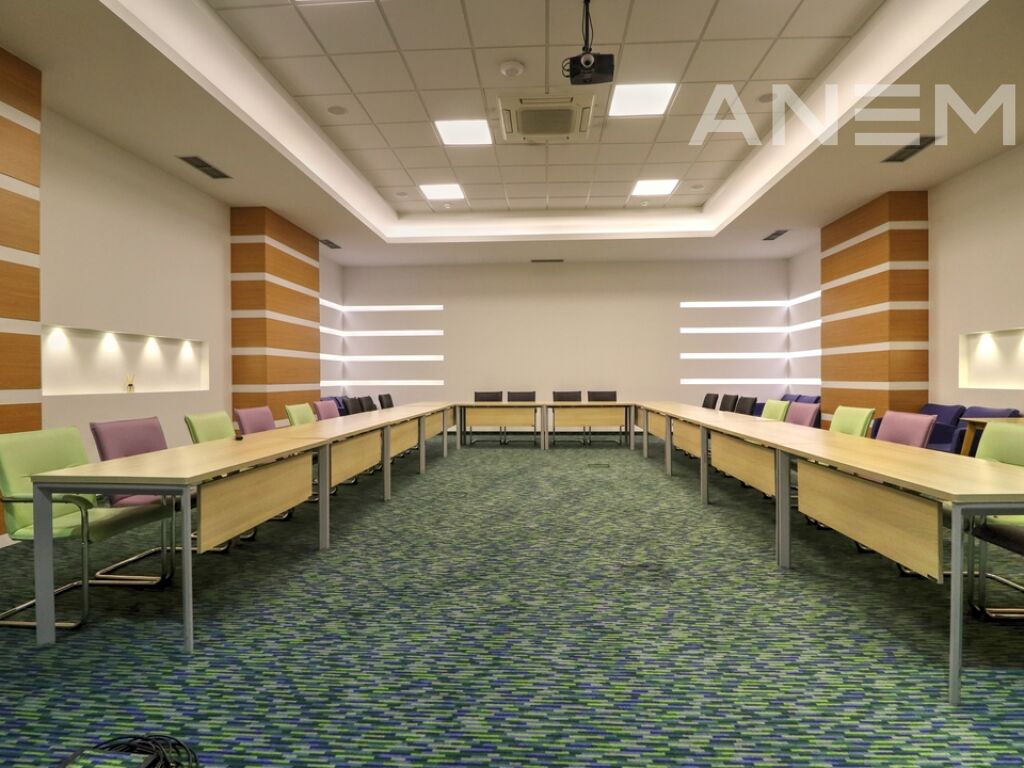 Zyre me qira 217.51m² në rrugën Prishtinë - Fushë Kosovë