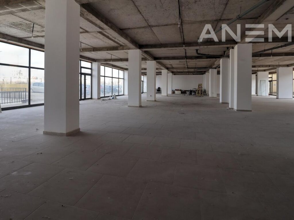 Lokal me qira 630m2 në Fushë Kosovë 2