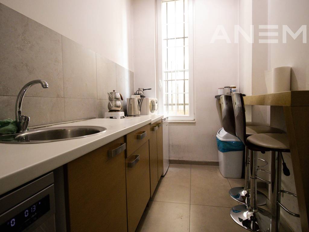 Objekt me qira 1950m² në Rrugën e Zagrebit 4