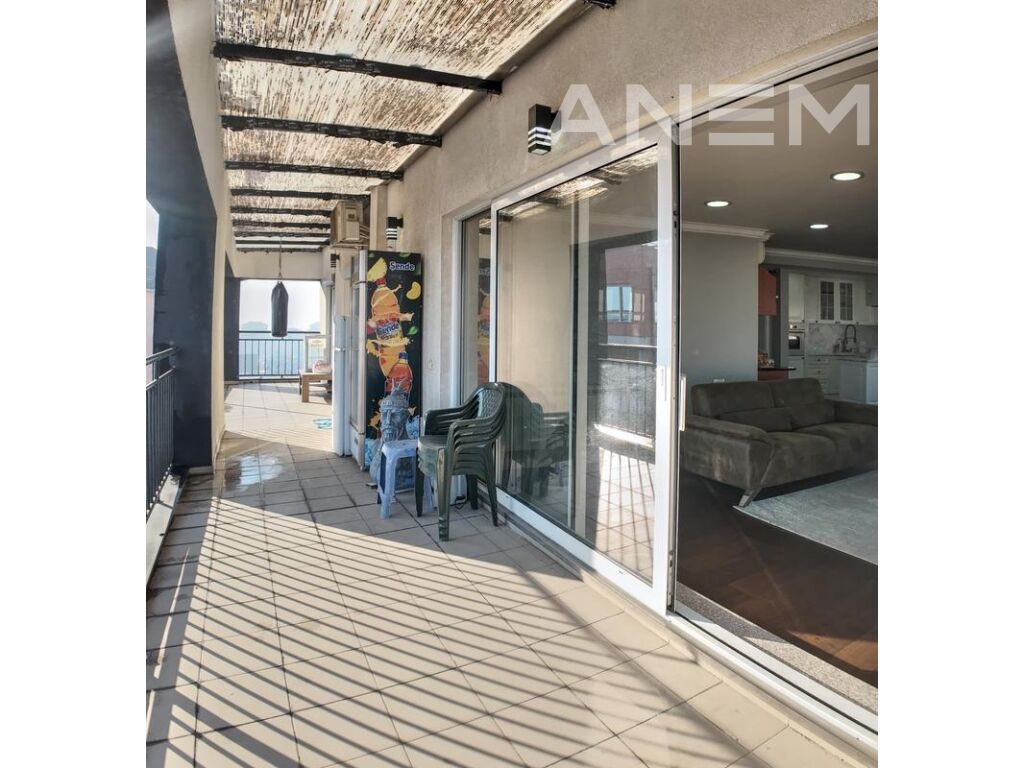 Penthouse në shitje 245m² në lagjen Kalabria 4