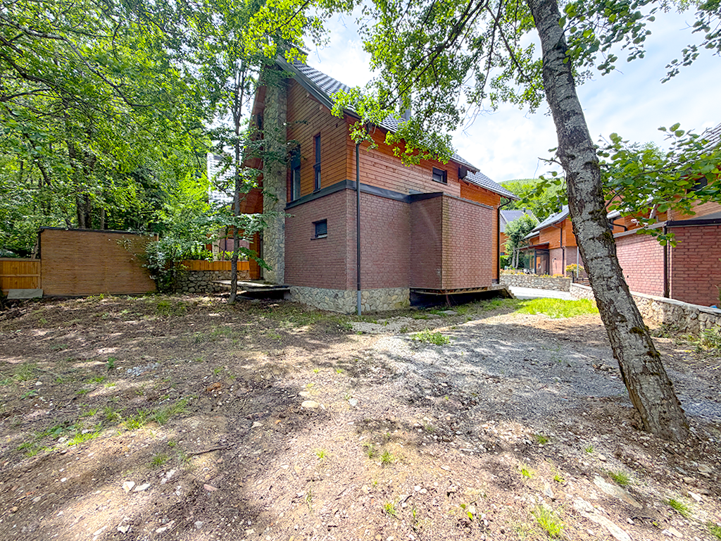Vilë në shitje 177m² në Brezovicë
