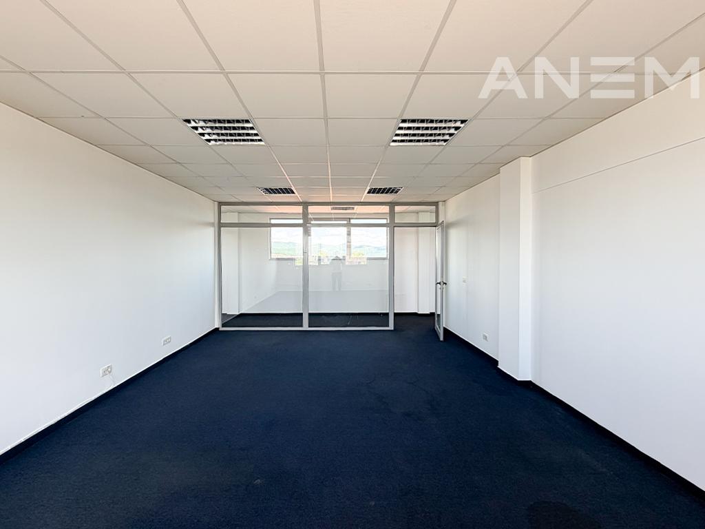 Objekt me qira 914m² në Fshatin Ndërkombëtar 2