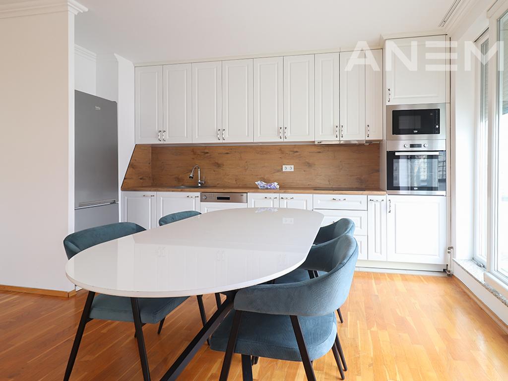 Penthouse me qira me 3 dhoma gjumi në rrugën C 3