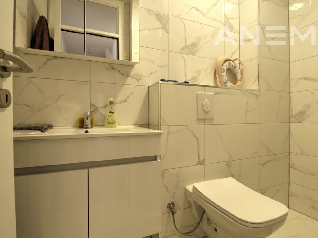 Zyre me qira me 3 hapësira pune në Mati 1 3
