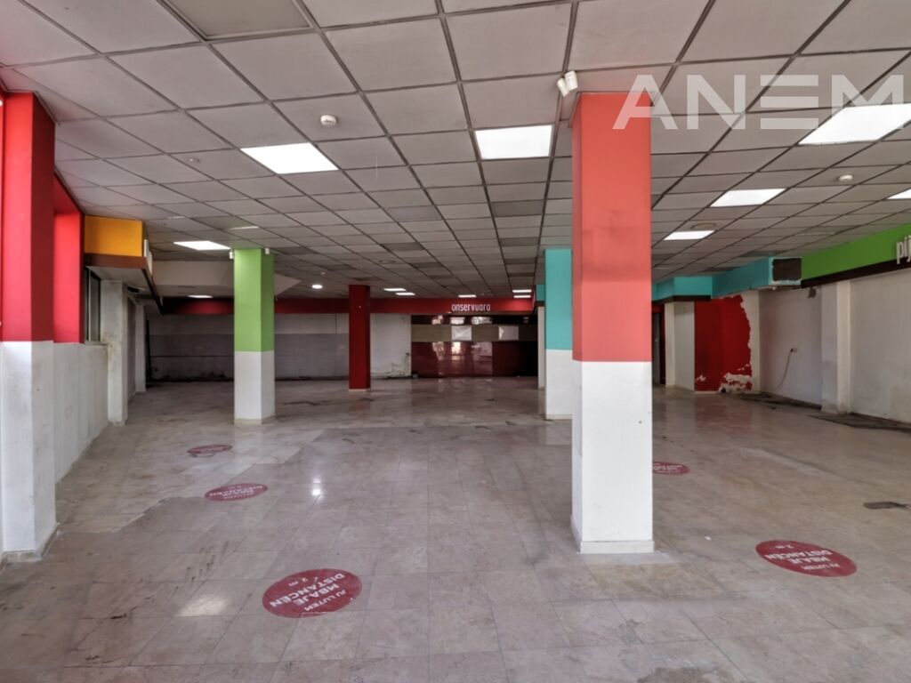 Lokal me qira 250m² në lagjen Aktash 2