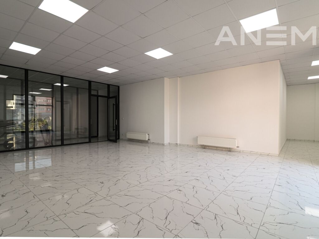 Zyre me qira me 3 hapësira pune në lagjen Tophane