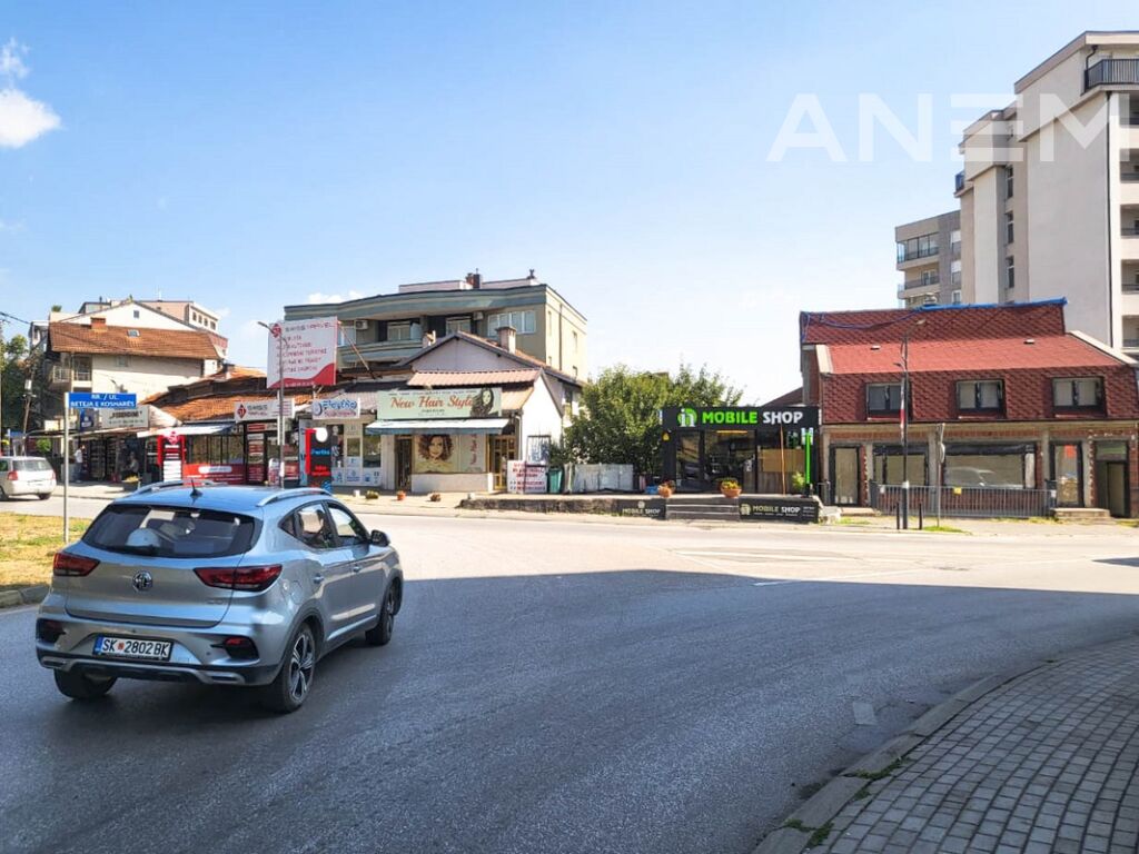 Lokale me qira 291.86m² në Pejë 3