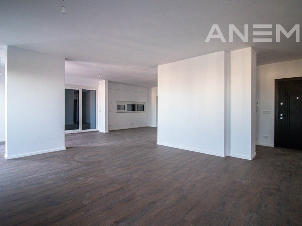 Penthouse në shitje 243m² dhe 125m² tarracë tek Prishtina e Re