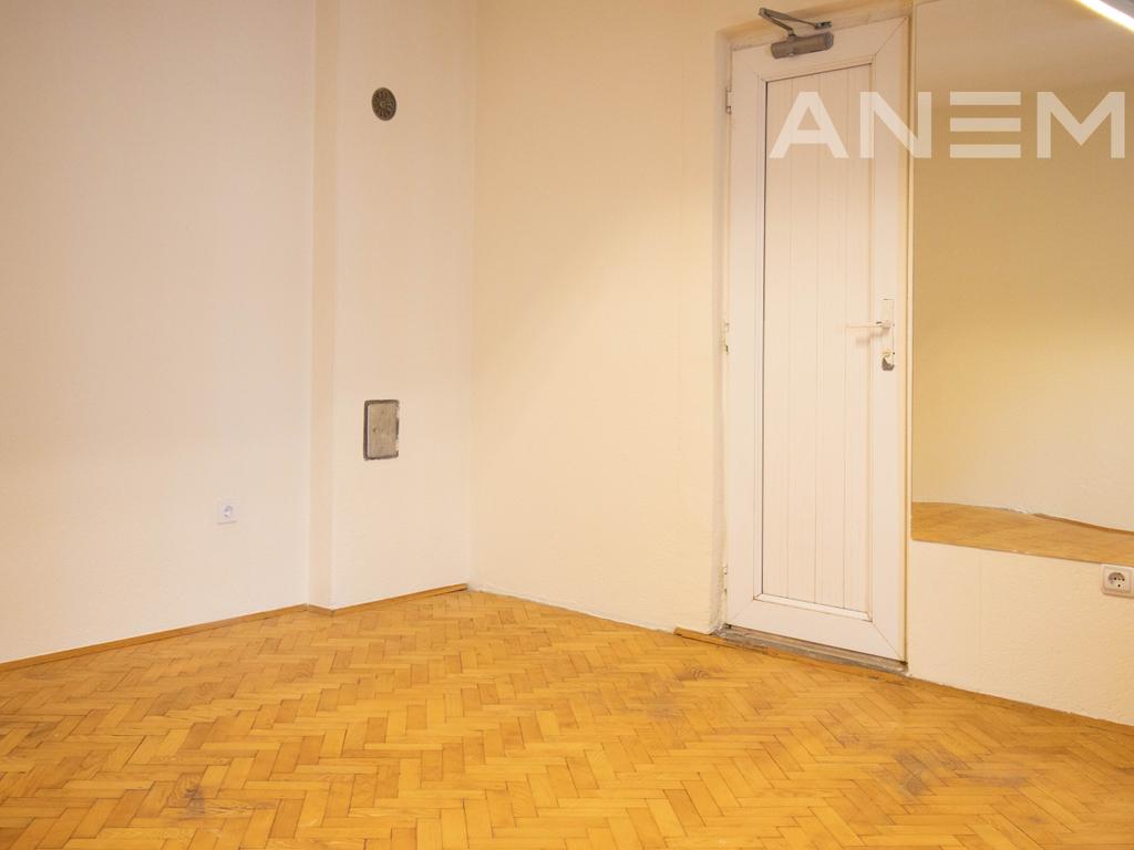 Lokal me qira 160m² në Qendër 3